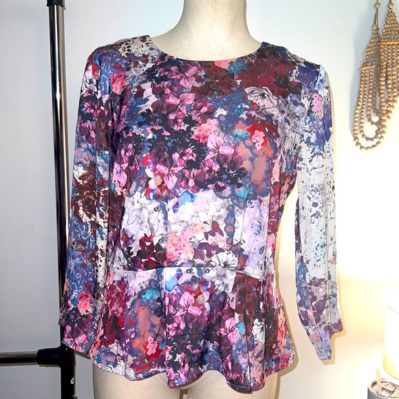H&M Tops - Beautiful Floral Blouse!🌸🍍🍍🍍